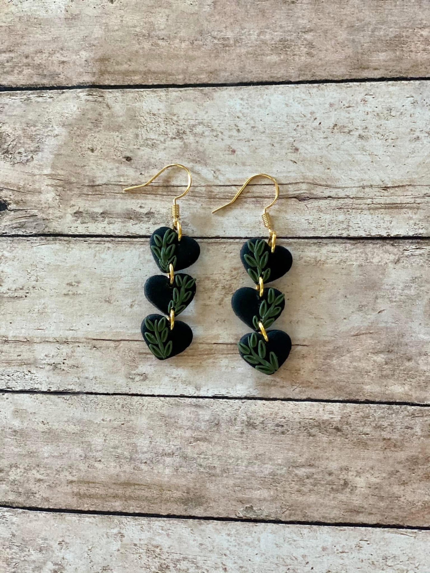 Black leaf heart dangle
