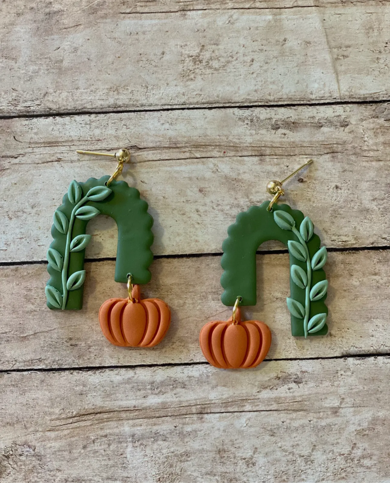 Green leaf pumpkin dangle